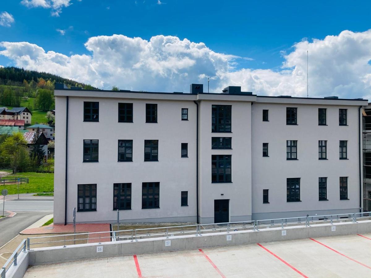 Residence Kotel روكيتنسي ناد جيزيرو المظهر الخارجي الصورة